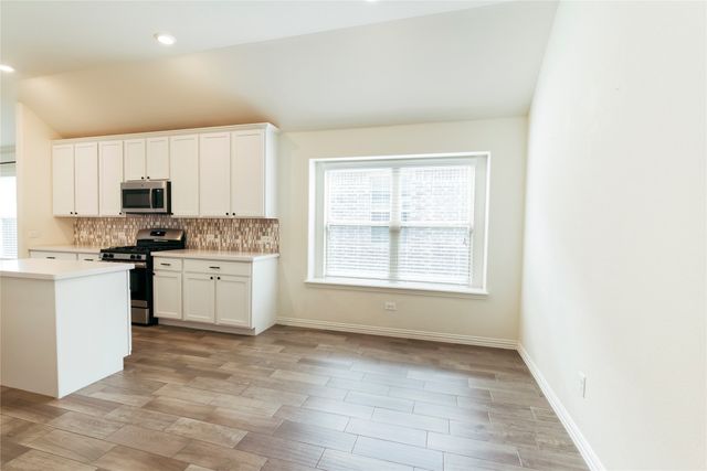 816 Black Hawk Dr, Princeton, TX 75407
