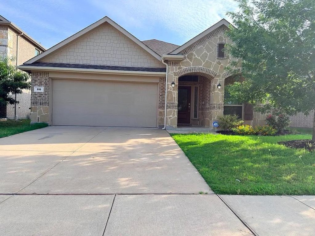 816 Black Hawk Dr, Princeton, TX 75407