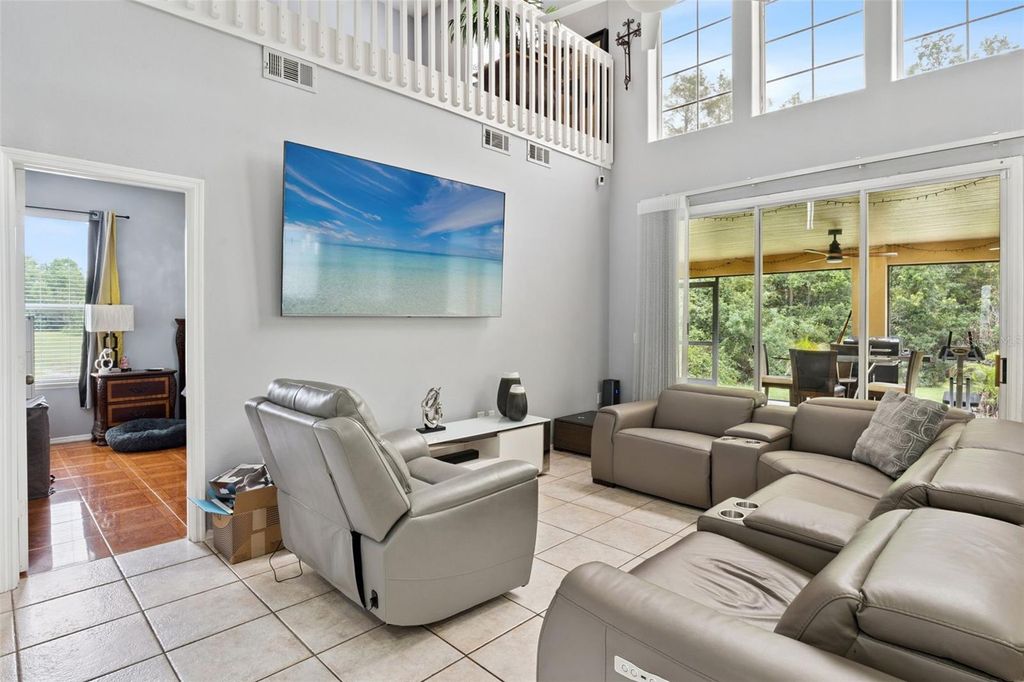 Image 11 of property listing at 1860 WHITE HERON BAY CIRCLE, Orlando, FL 32824