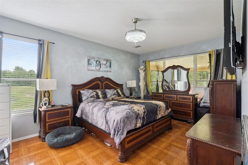 Image 18 of property listing at 1860 WHITE HERON BAY CIRCLE, Orlando, FL 32824