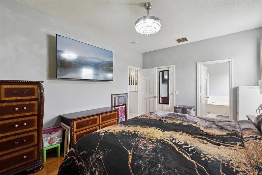 Image 19 of property listing at 1860 WHITE HERON BAY CIRCLE, Orlando, FL 32824