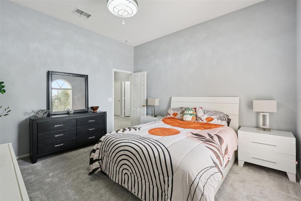 Image 31 of property listing at 1860 WHITE HERON BAY CIRCLE, Orlando, FL 32824