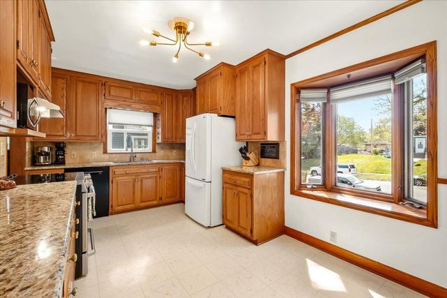1077 Lafond Avenue, Saint Paul, MN 55104