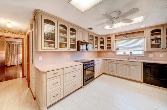 2910 Kings Harbour Road, Panama City, FL 32405