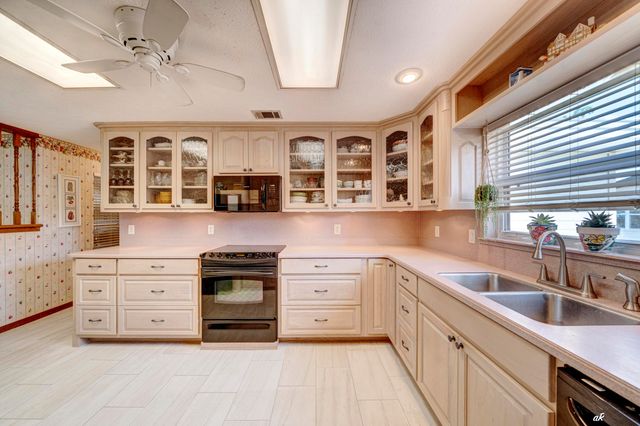 2910 Kings Harbour Road, Panama City, FL 32405