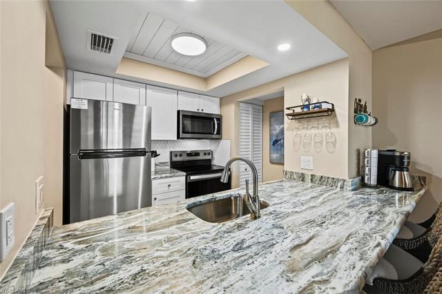 200 Lenell RD 215, Fort Myers Beach, FL 33931