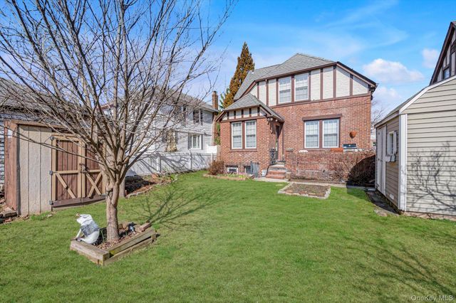 157-10 46 Avenue, Flushing, NY 11355