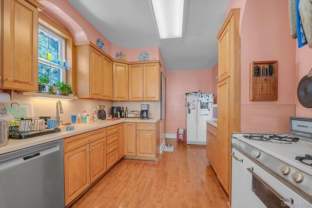 157-10 46 Avenue, Flushing, NY 11355