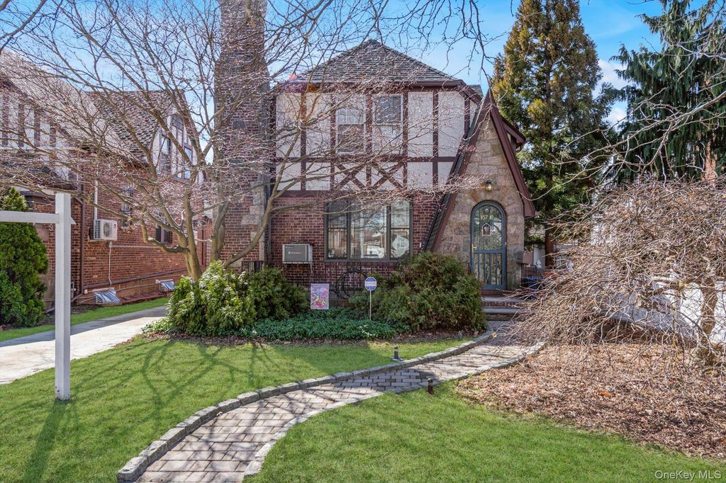 157-10 46 Avenue, Flushing, NY 11355