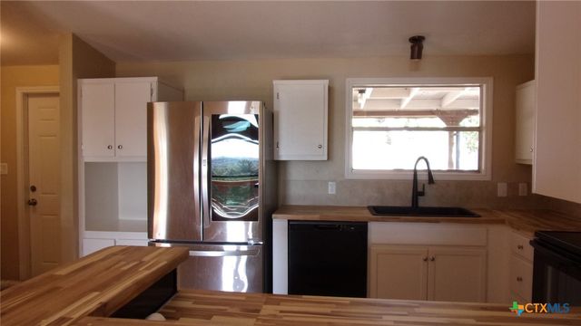 252 Sir Winston Drive, Canyon Lake, TX 78133
