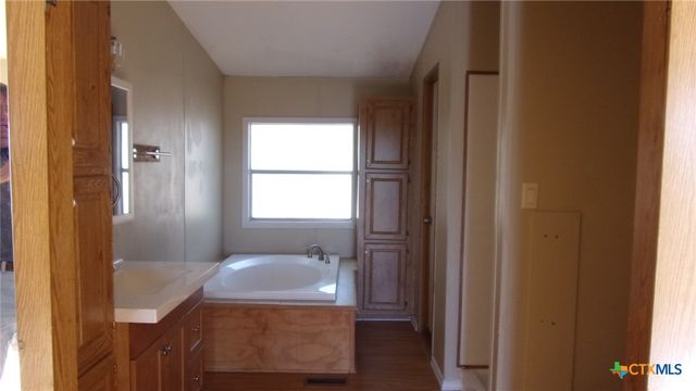 252 Sir Winston Drive, Canyon Lake, TX 78133