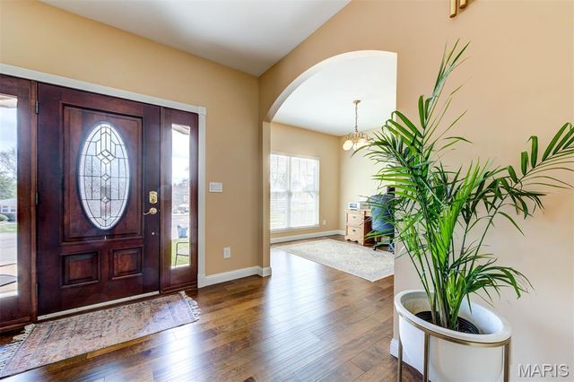 10825 Larkspur Drive, St Louis, MO 63123