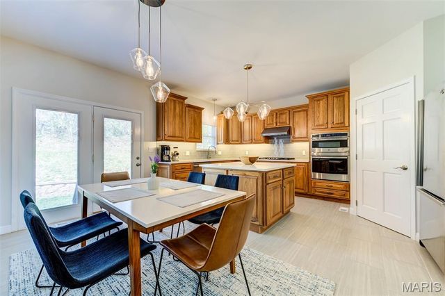 10825 Larkspur Drive, St Louis, MO 63123