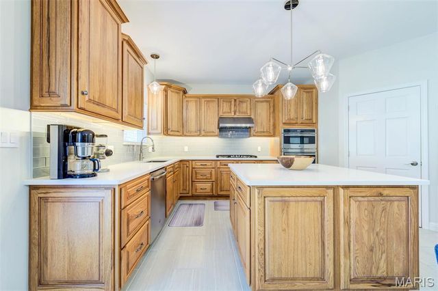 10825 Larkspur Drive, St Louis, MO 63123