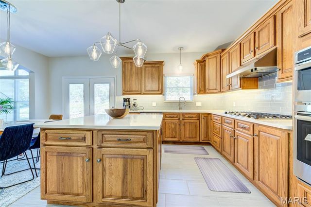 10825 Larkspur Drive, St Louis, MO 63123