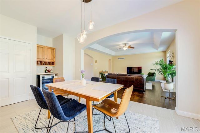 10825 Larkspur Drive, St Louis, MO 63123