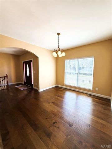 10825 Larkspur Drive, St Louis, MO 63123