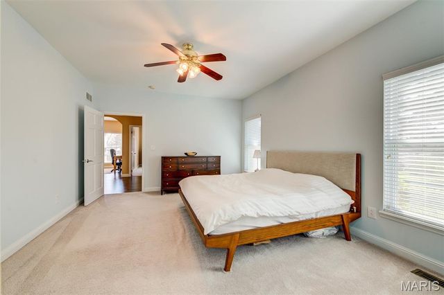 10825 Larkspur Drive, St Louis, MO 63123