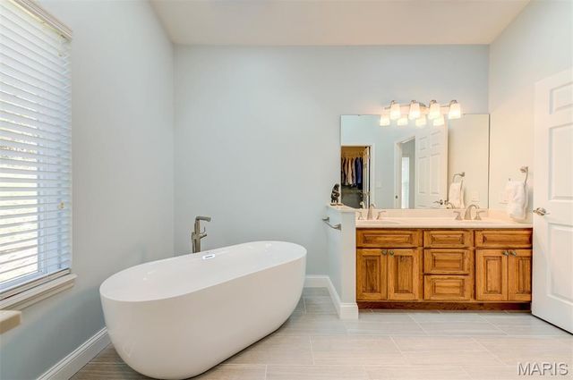 10825 Larkspur Drive, St Louis, MO 63123