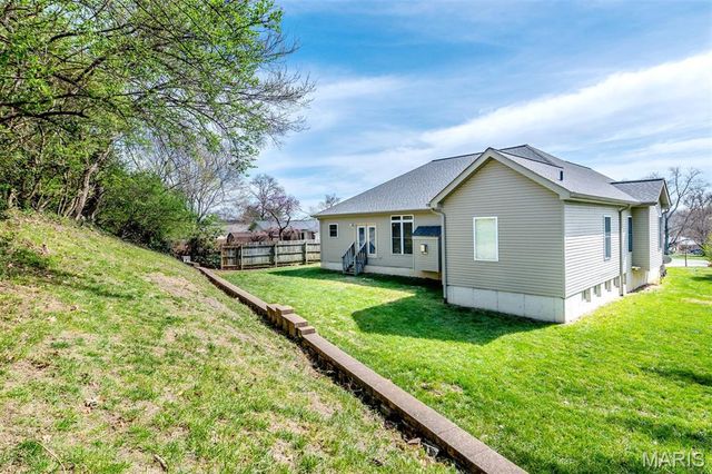 10825 Larkspur Drive, St Louis, MO 63123