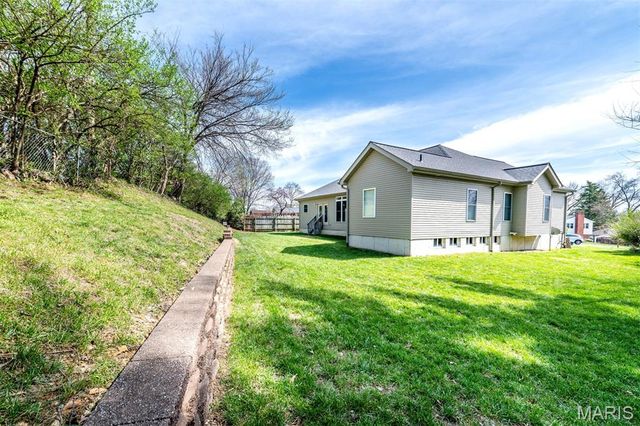 10825 Larkspur Drive, St Louis, MO 63123