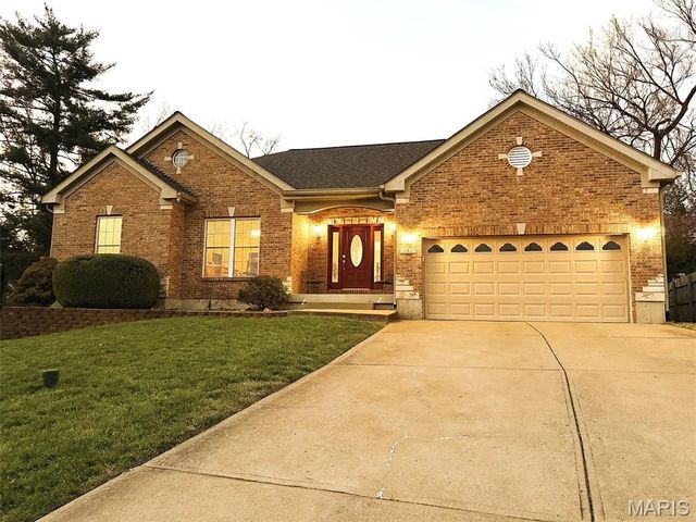 10825 Larkspur Drive, St Louis, MO 63123