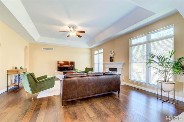 10825 Larkspur Drive, St Louis, MO 63123