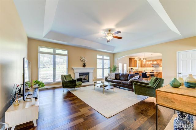 10825 Larkspur Drive, St Louis, MO 63123