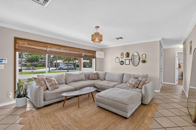 301 SE 8th Avenue, Deerfield Beach, FL 33441