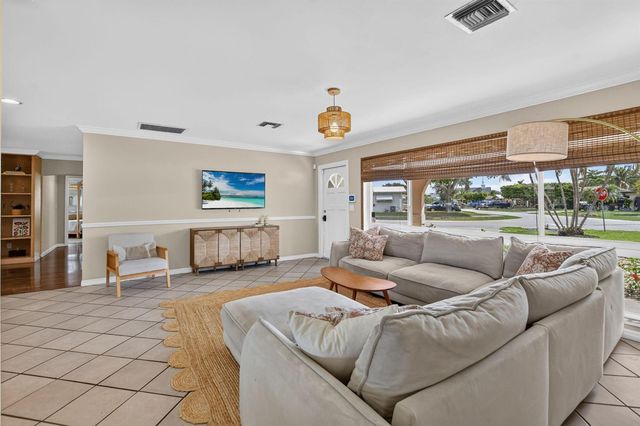 301 SE 8th Avenue, Deerfield Beach, FL 33441