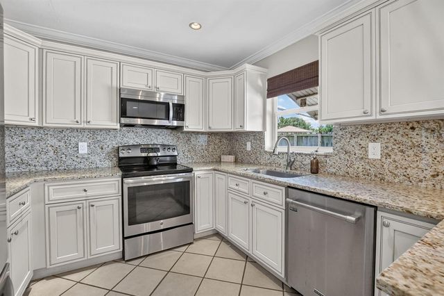 301 SE 8th Avenue, Deerfield Beach, FL 33441