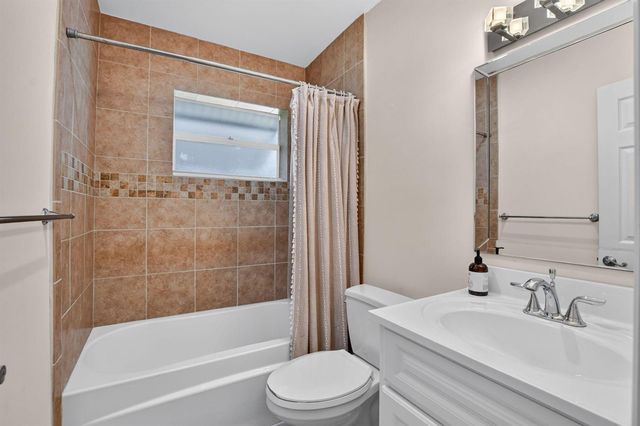 301 SE 8th Avenue, Deerfield Beach, FL 33441