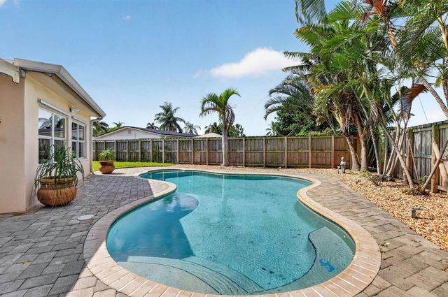 301 SE 8th Avenue, Deerfield Beach, FL 33441
