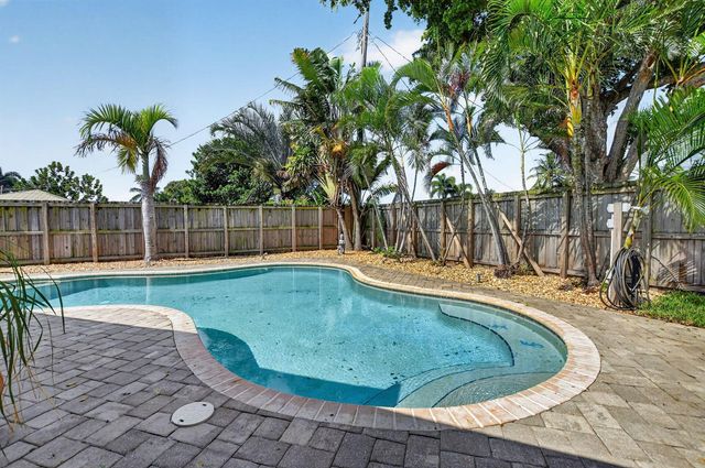 301 SE 8th Avenue, Deerfield Beach, FL 33441