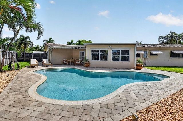 301 SE 8th Avenue, Deerfield Beach, FL 33441