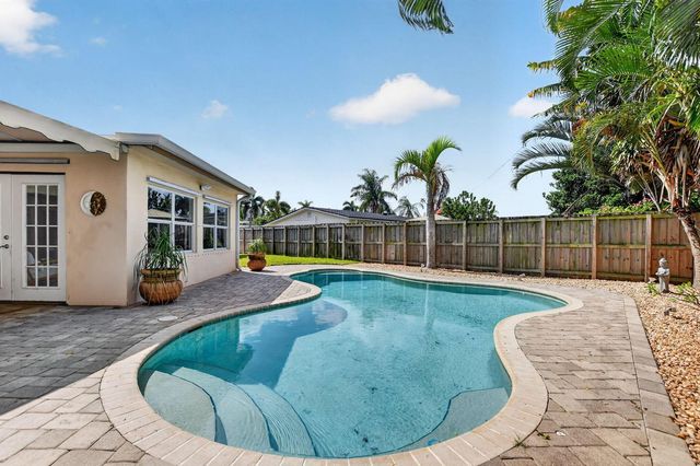 301 SE 8th Avenue, Deerfield Beach, FL 33441