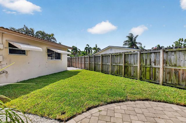 301 SE 8th Avenue, Deerfield Beach, FL 33441