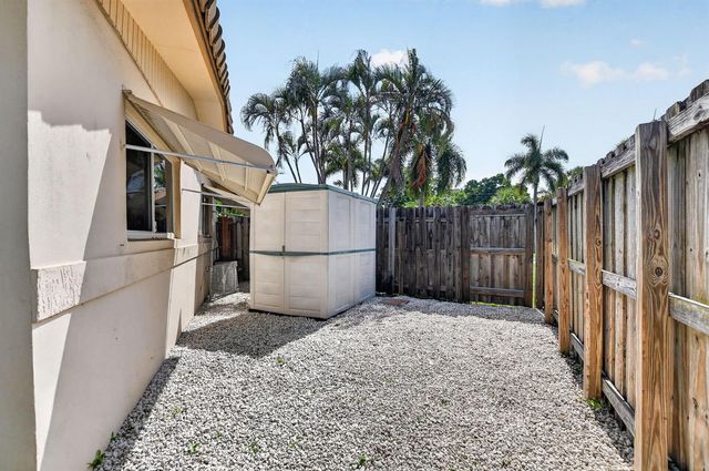 301 SE 8th Avenue, Deerfield Beach, FL 33441
