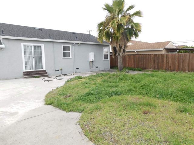 15018 Edgemoor St, San Leandro, CA 94579