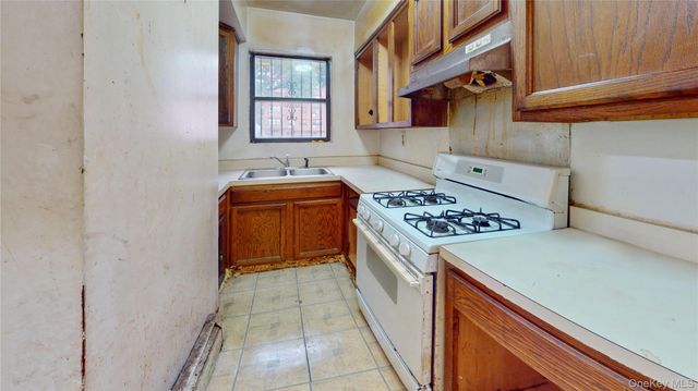 862 Leland Avenue 34A, Bronx, NY 10473