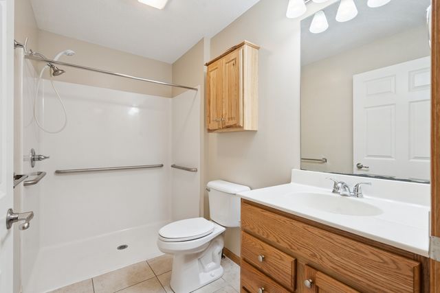 1716 Conor Court, Clinton, IA 52732