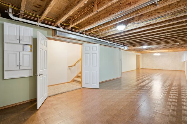 1716 Conor Court, Clinton, IA 52732