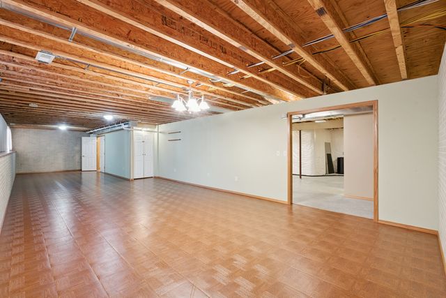 1716 Conor Court, Clinton, IA 52732