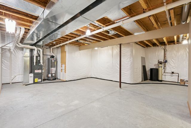 1716 Conor Court, Clinton, IA 52732