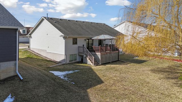 1716 Conor Court, Clinton, IA 52732