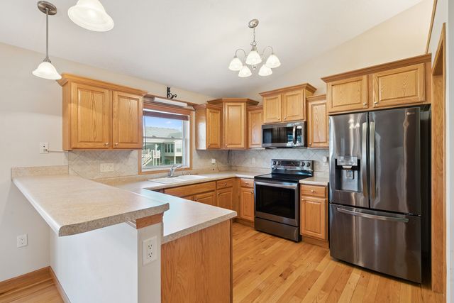 1716 Conor Court, Clinton, IA 52732