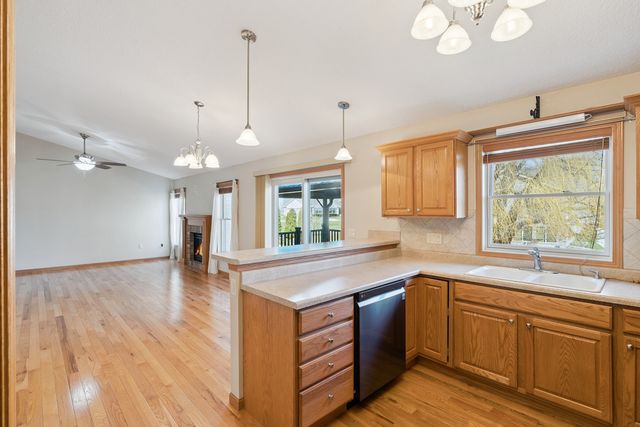 1716 Conor Court, Clinton, IA 52732