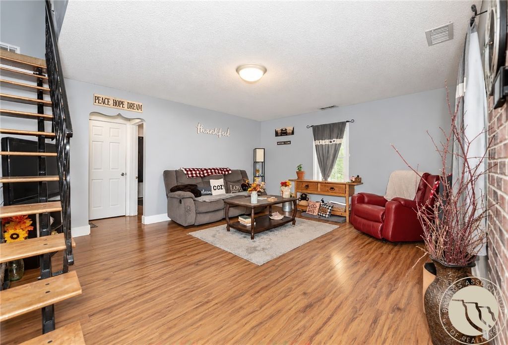 309 E 4TH Avenue N, Columbus, MT 59019 photo 3