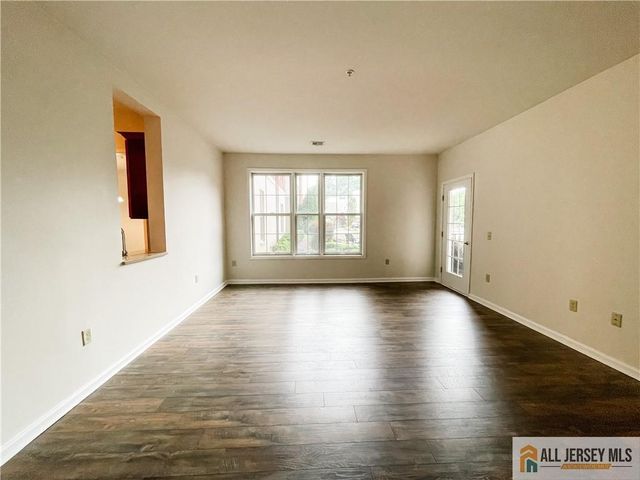 105 Regency Place, Woodbridge Proper, NJ 07095