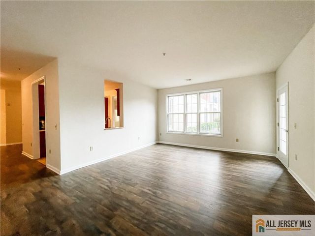 105 Regency Place, Woodbridge Proper, NJ 07095